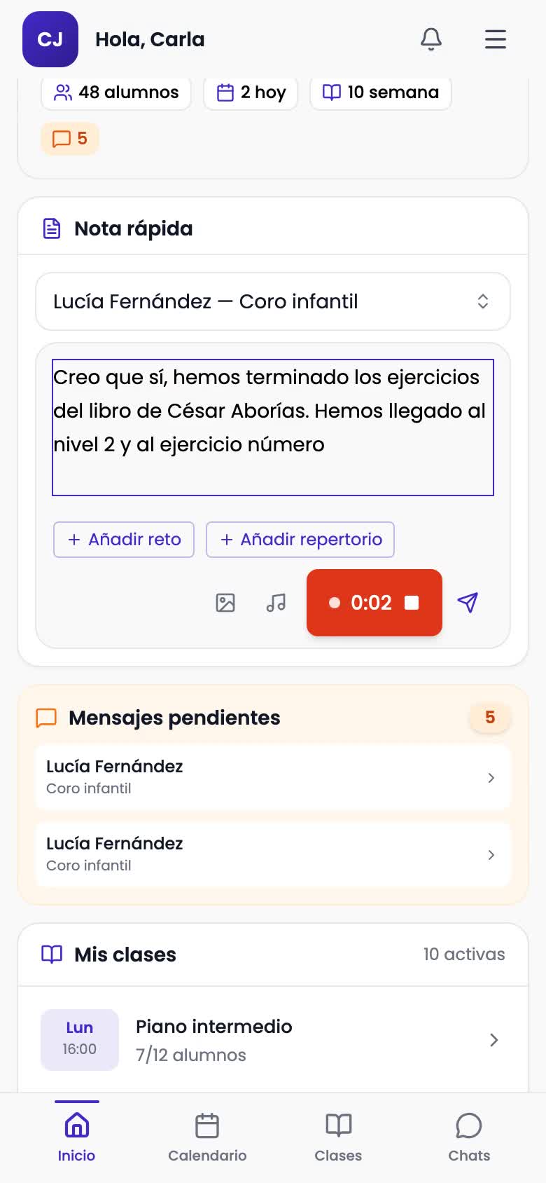 Vista del profesor dictando una nota de clase